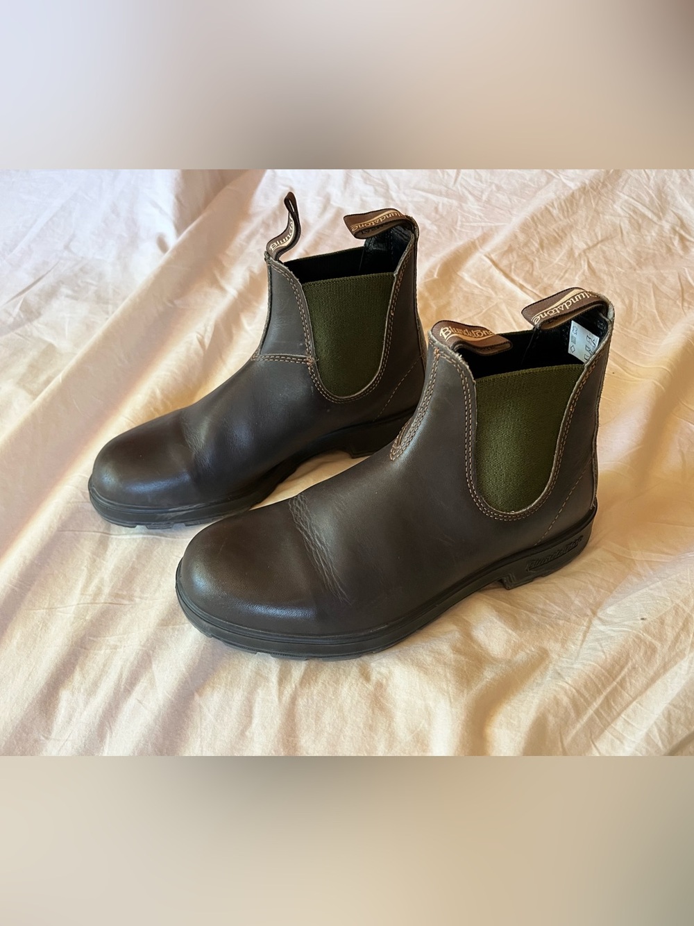 Blundstone Women’s Chelsea Work Boots in Dark Brown with Olive Elastic - Picture 4 of 7